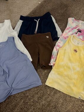 Abercrombie Bundle 4 tanks and 2 shorts. Good to great shape.